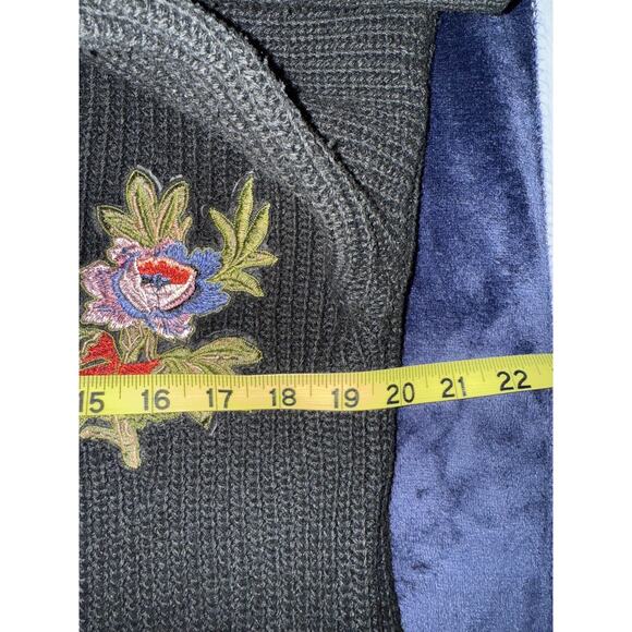 Unique Long Black Embroidered Appliqués Cardigan Sweater Sz M Designer Inspired - Picture 9 of 9